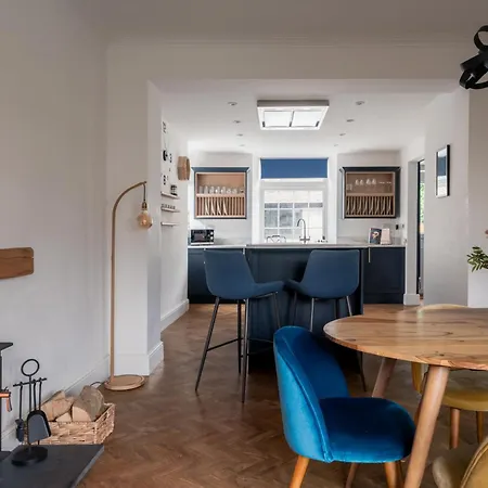 Crossriggs- Beautiful Detached Villa