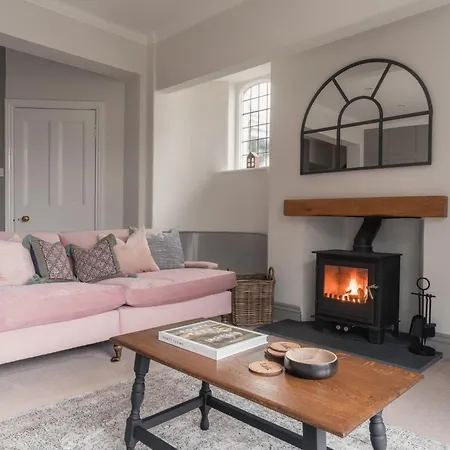 Crossriggs- Beautiful Detached