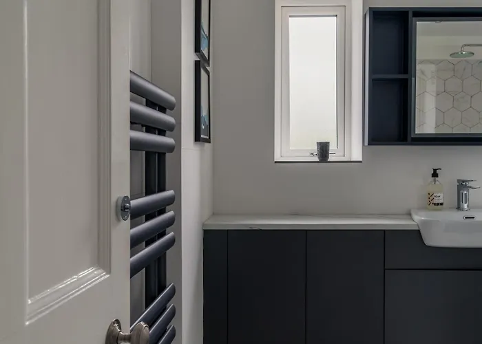 Crossriggs- Beautiful Detached