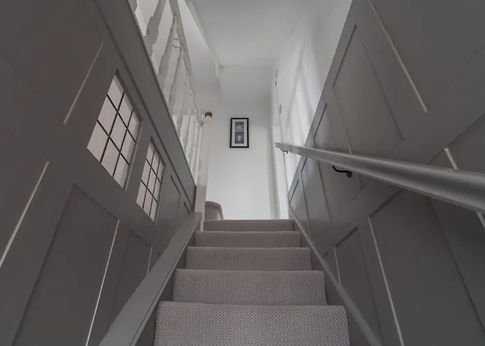 Crossriggs- Beautiful Detached