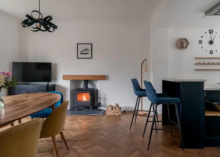 Crossriggs- Beautiful Detached Villa *