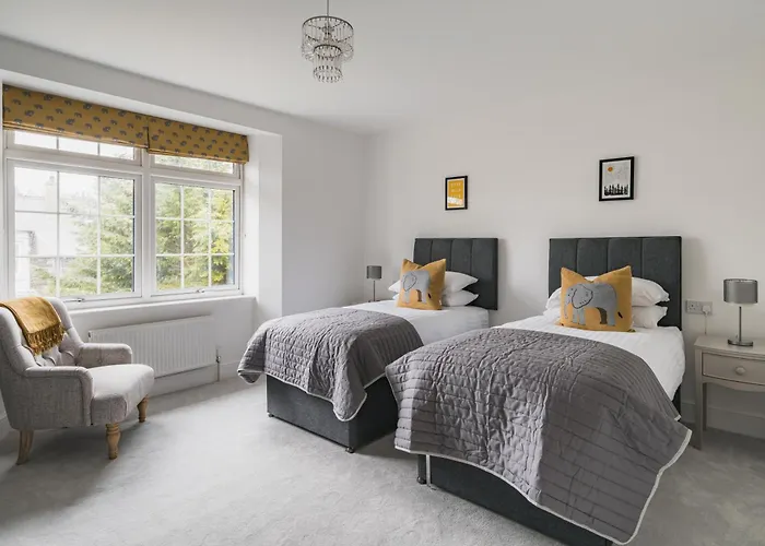 Crossriggs- Beautiful Detached Villa *