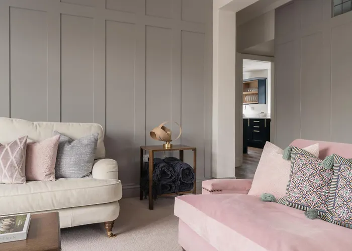 Crossriggs- Beautiful Detached *