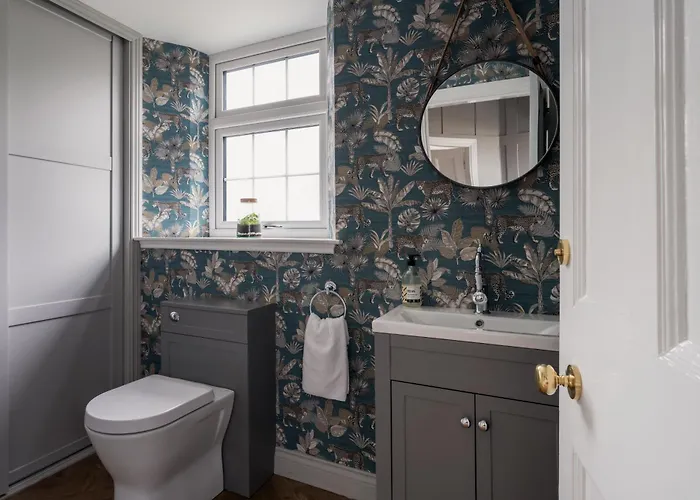 Crossriggs- Beautiful Detached *